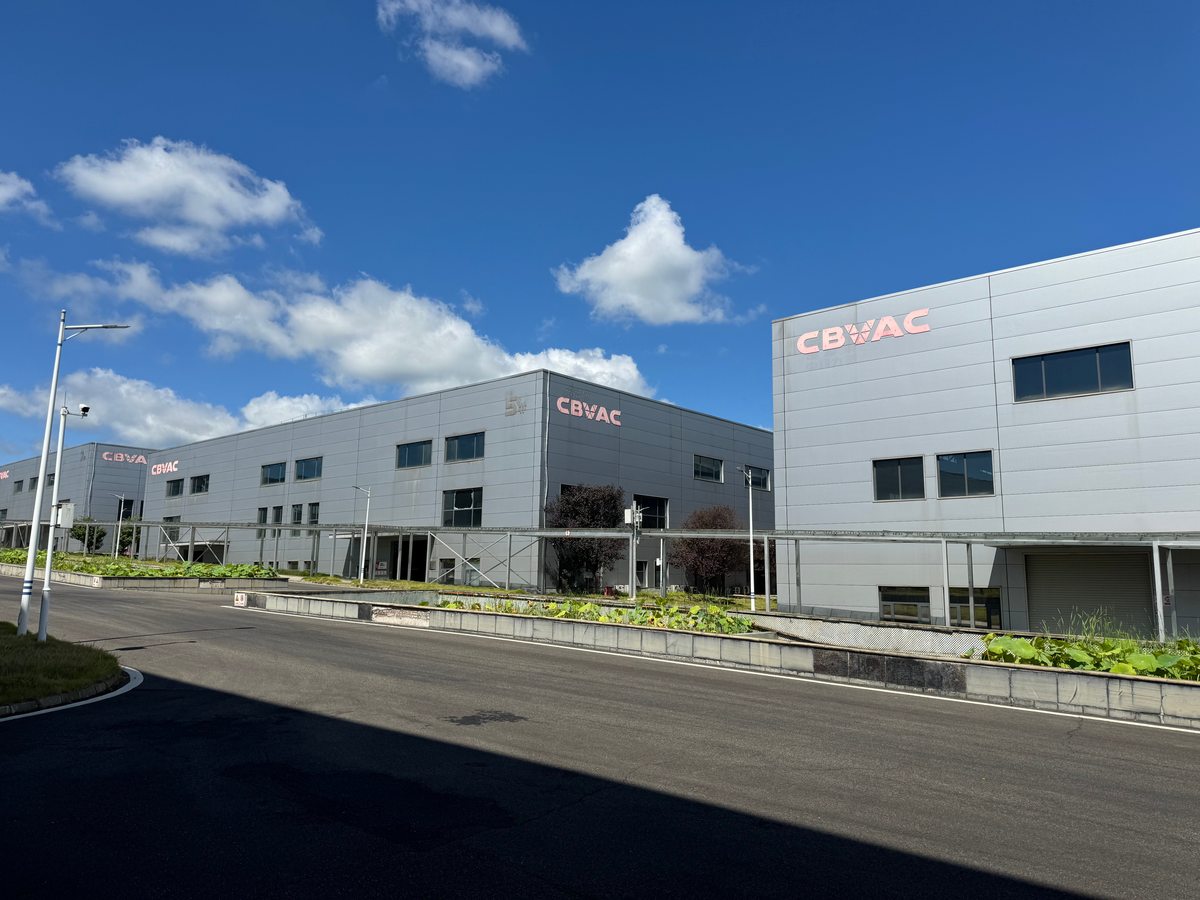 Производственные корпуса CBVAC на фотографии из архива профессиональных поездок Ликлаб.