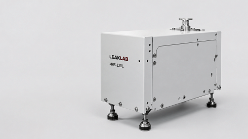 Сухой винтовой вакуумный насос LeakLab MRS-120L, студийное изображение